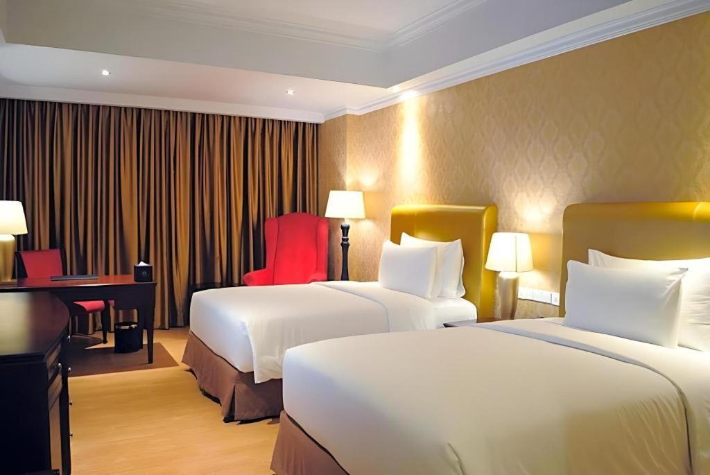 Adimulia Hotel Medan Exterior photo