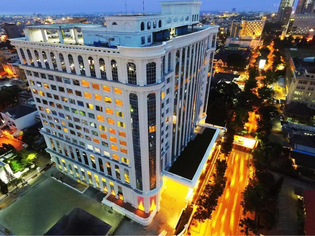 Adimulia Hotel Medan Exterior photo