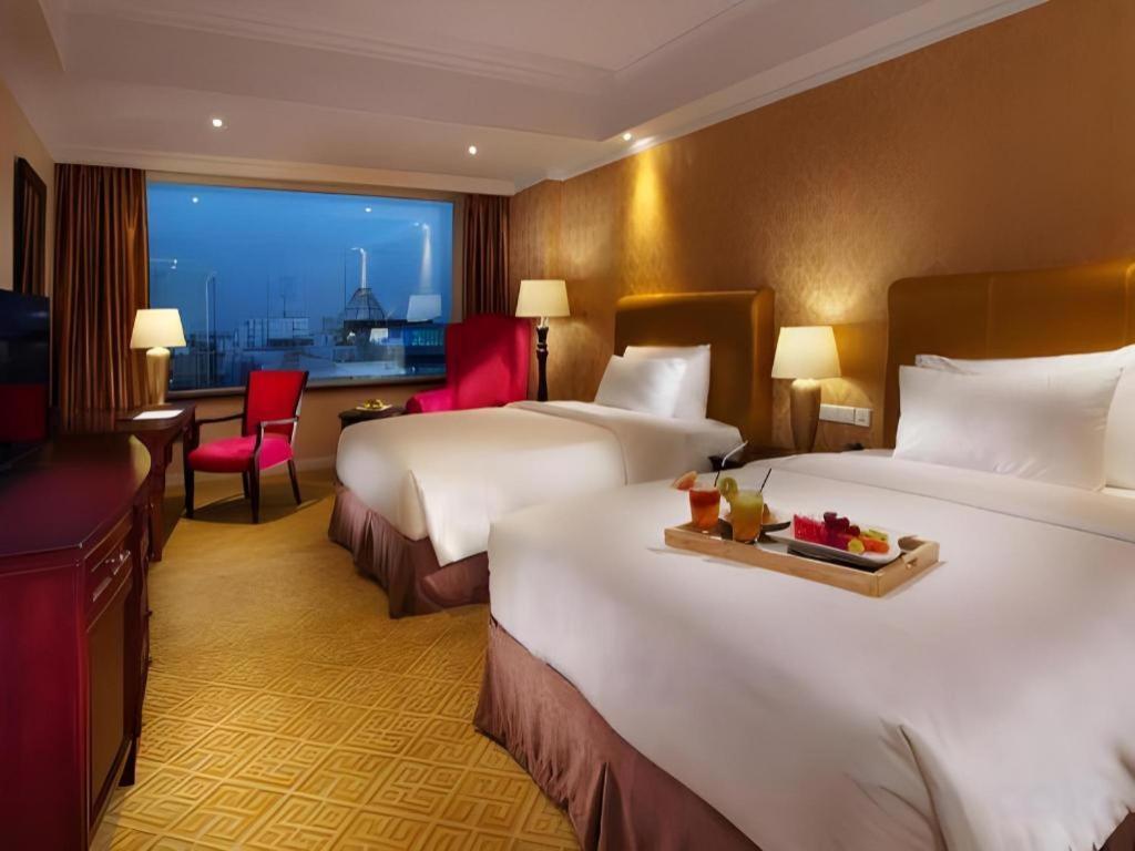 Adimulia Hotel Medan Exterior photo