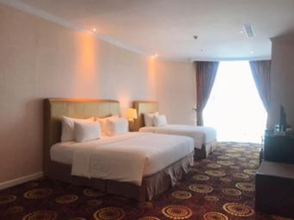 Adimulia Hotel Medan Exterior photo