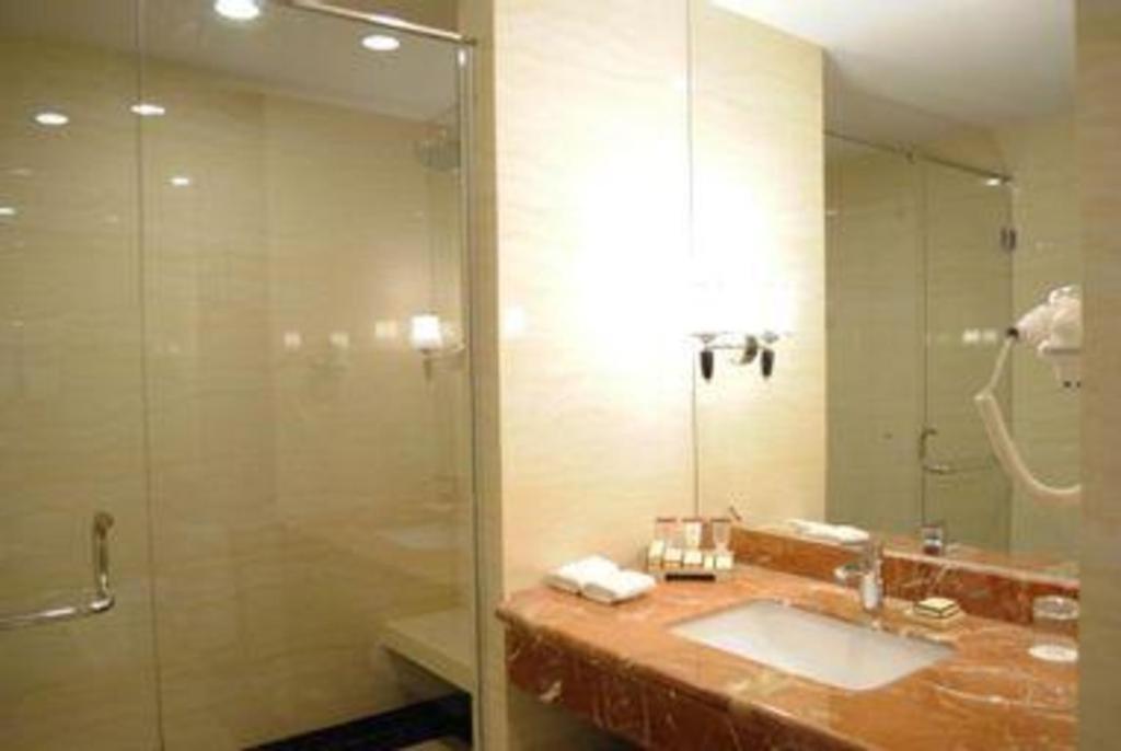 Adimulia Hotel Medan Exterior photo